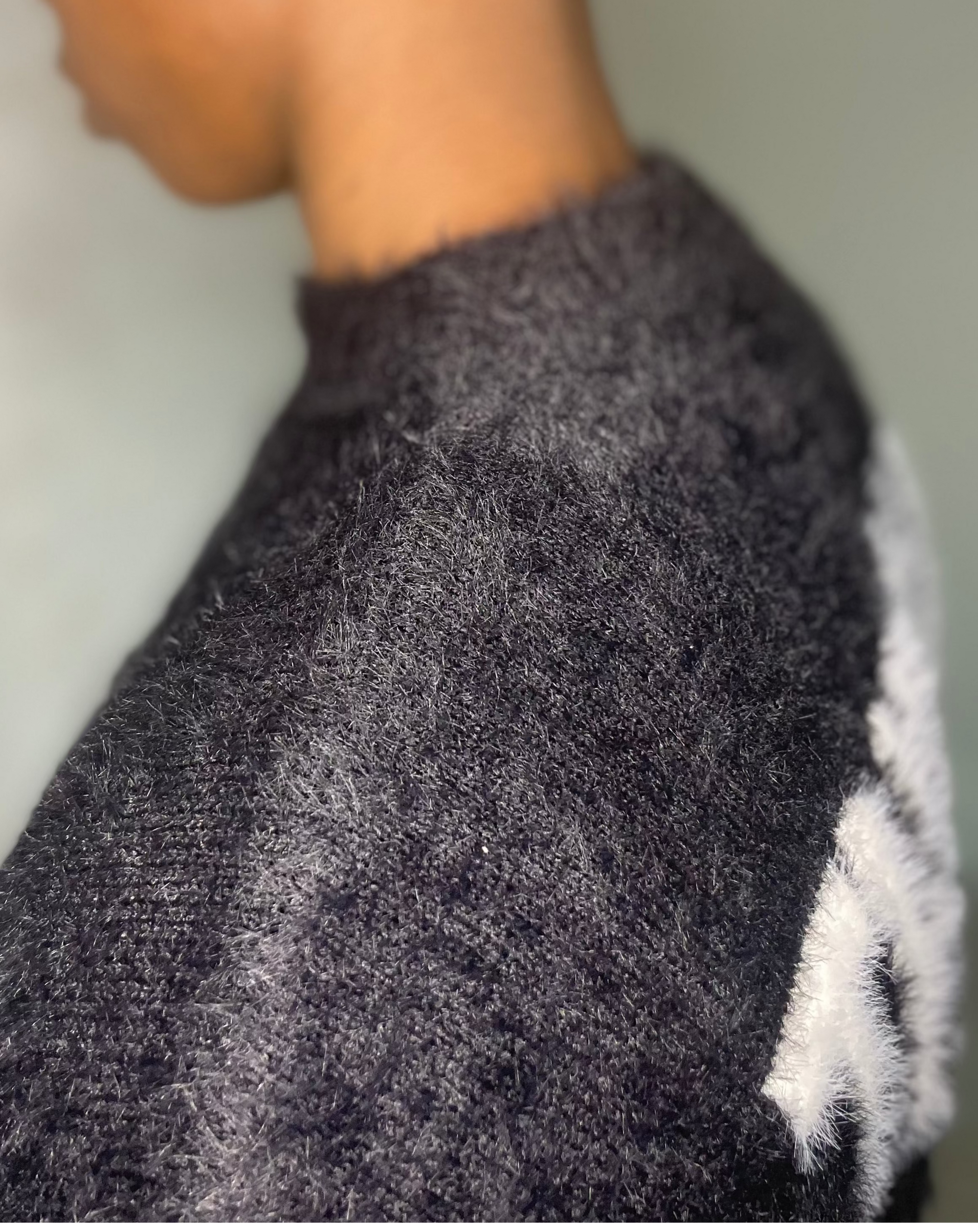 TEXTURED KNIT JUMPER - BLACK
